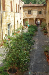 Scuola del Cuoio courtyard